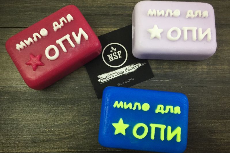 Мило но. Картиночки с сердечками мемы. Мило но. Мило но. Мини открытки смешные.